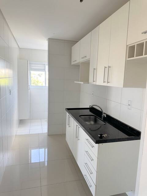 Apartamento à venda com 2 quartos, 65m² - Foto 2