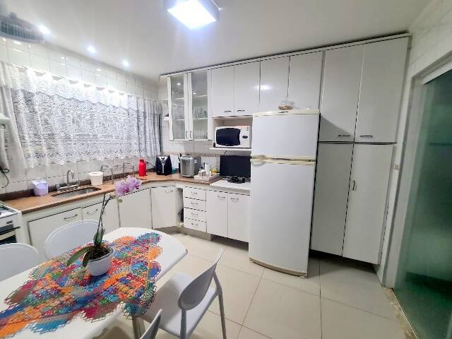 Casa de Condomínio à venda com 3 quartos, 254m² - Foto 18