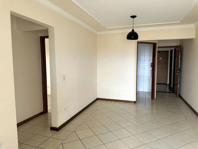 Apartamento à venda com 2 quartos, 65m² - Foto 3