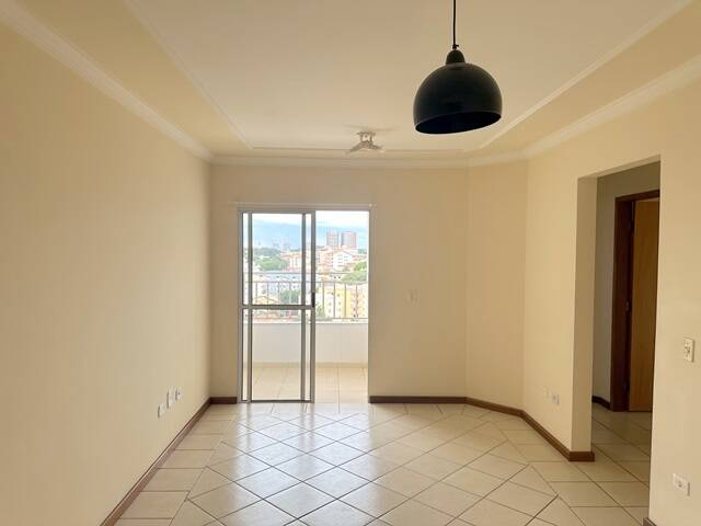 Apartamento à venda com 2 quartos, 65m² - Foto 1